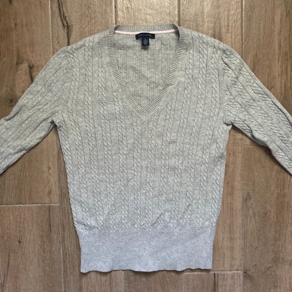 Tommy Hilfiger Classic Cable Knit V-Neck Sweater - Picture 2 of 4